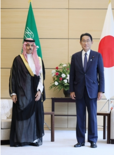 サウジアラビアのファイサル外相と岸田文雄.PNG